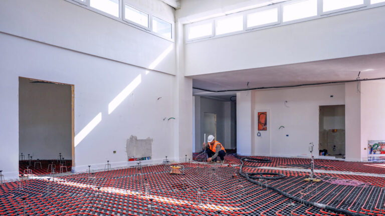 vista-ampia-cantiere-riscaldamento-a-pavimento-01